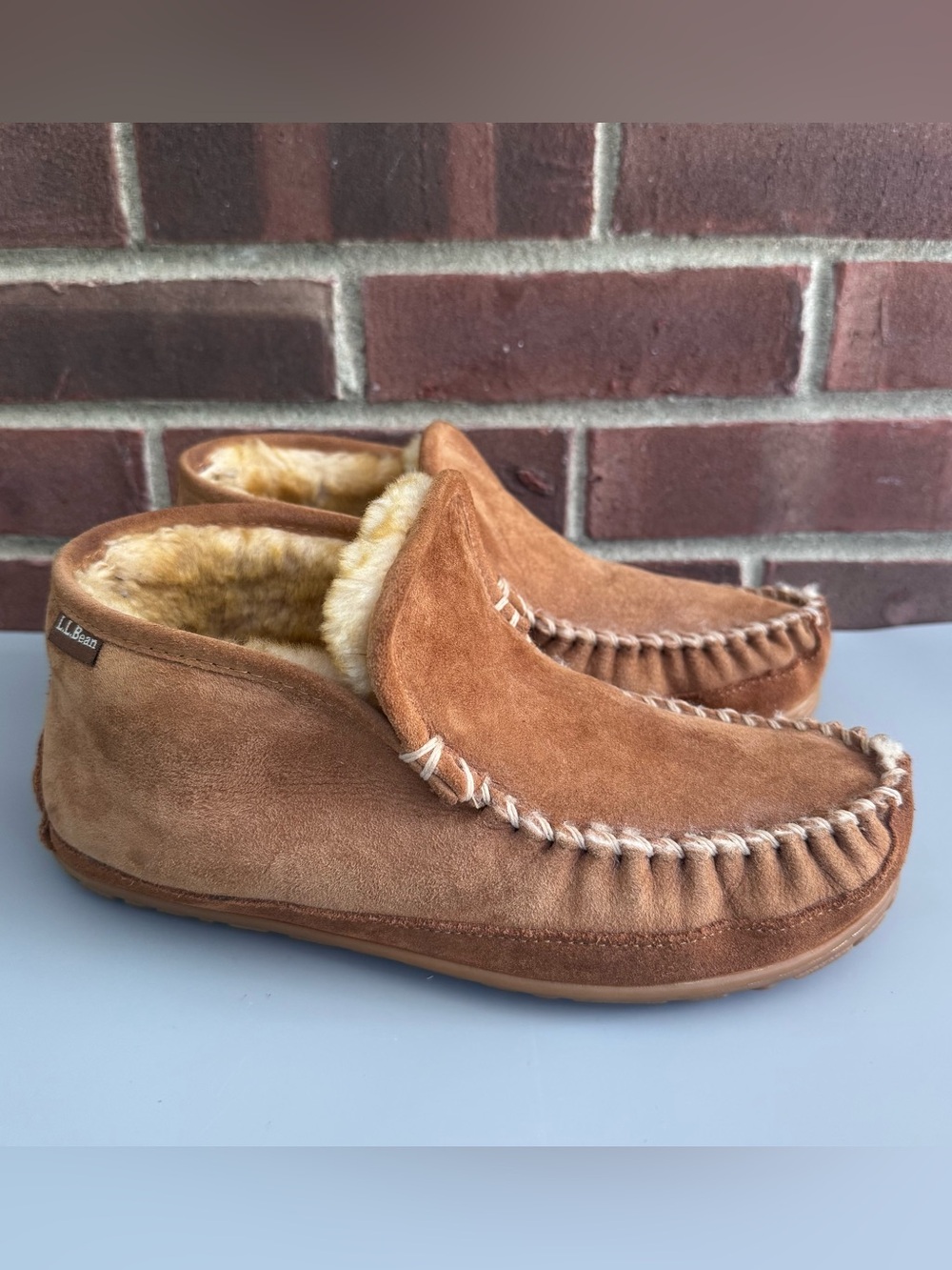 L.L.Bean Menโs Wicked Good Moccasin Slippers Brown Suede Shearling Size US 9 M.